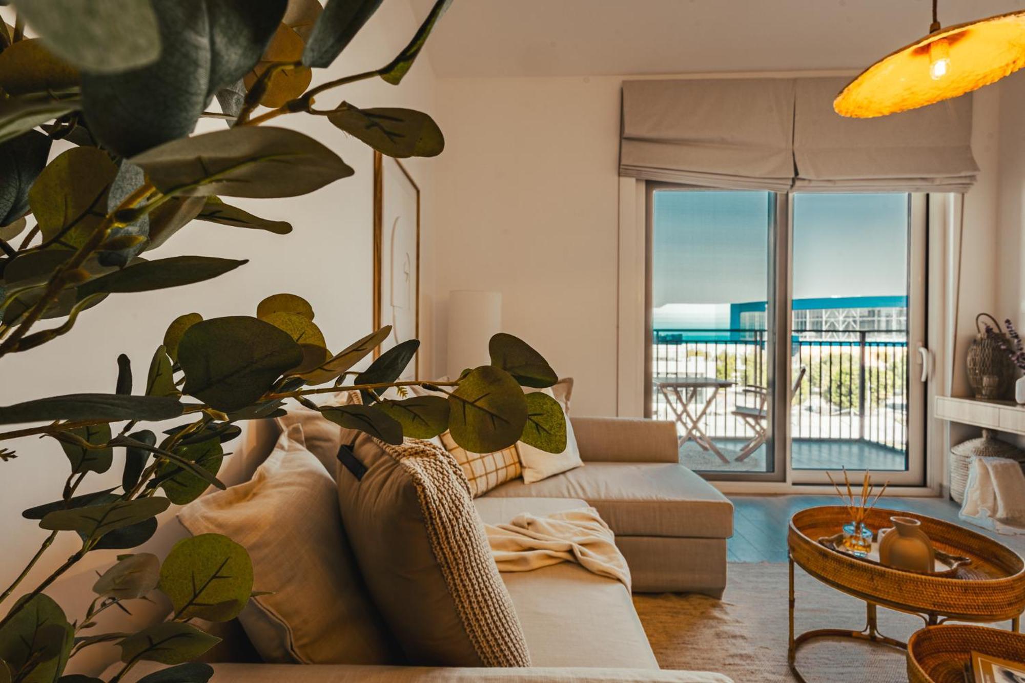 Voyage'S Stylish 1Br At Waters Edge Apartment Абу Даби Екстериор снимка